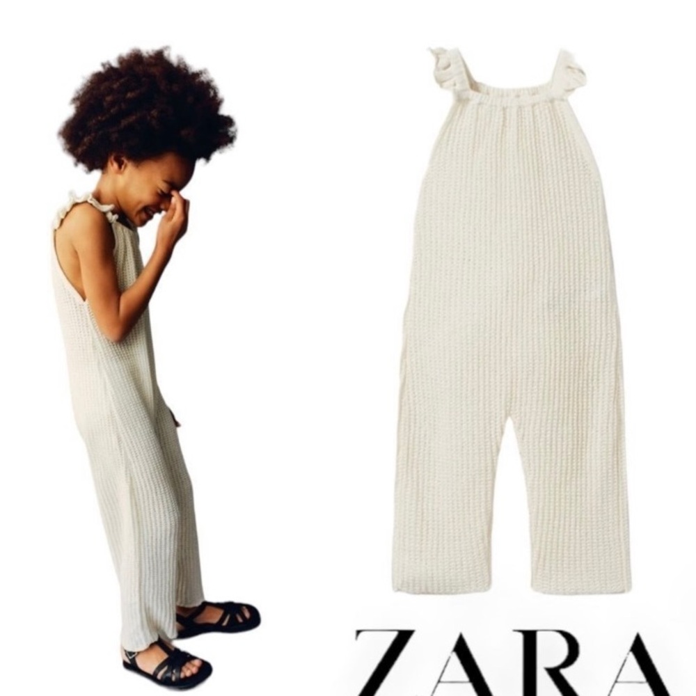 Zara Kids Ecru Ruffled Eyelet Knit Overalls 
Sz 12-18 Months